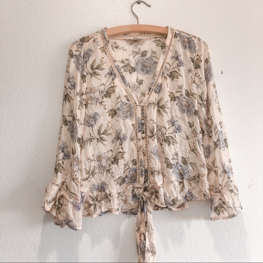 AMERICAN EAGLE Floral Button Down Long Sleeve